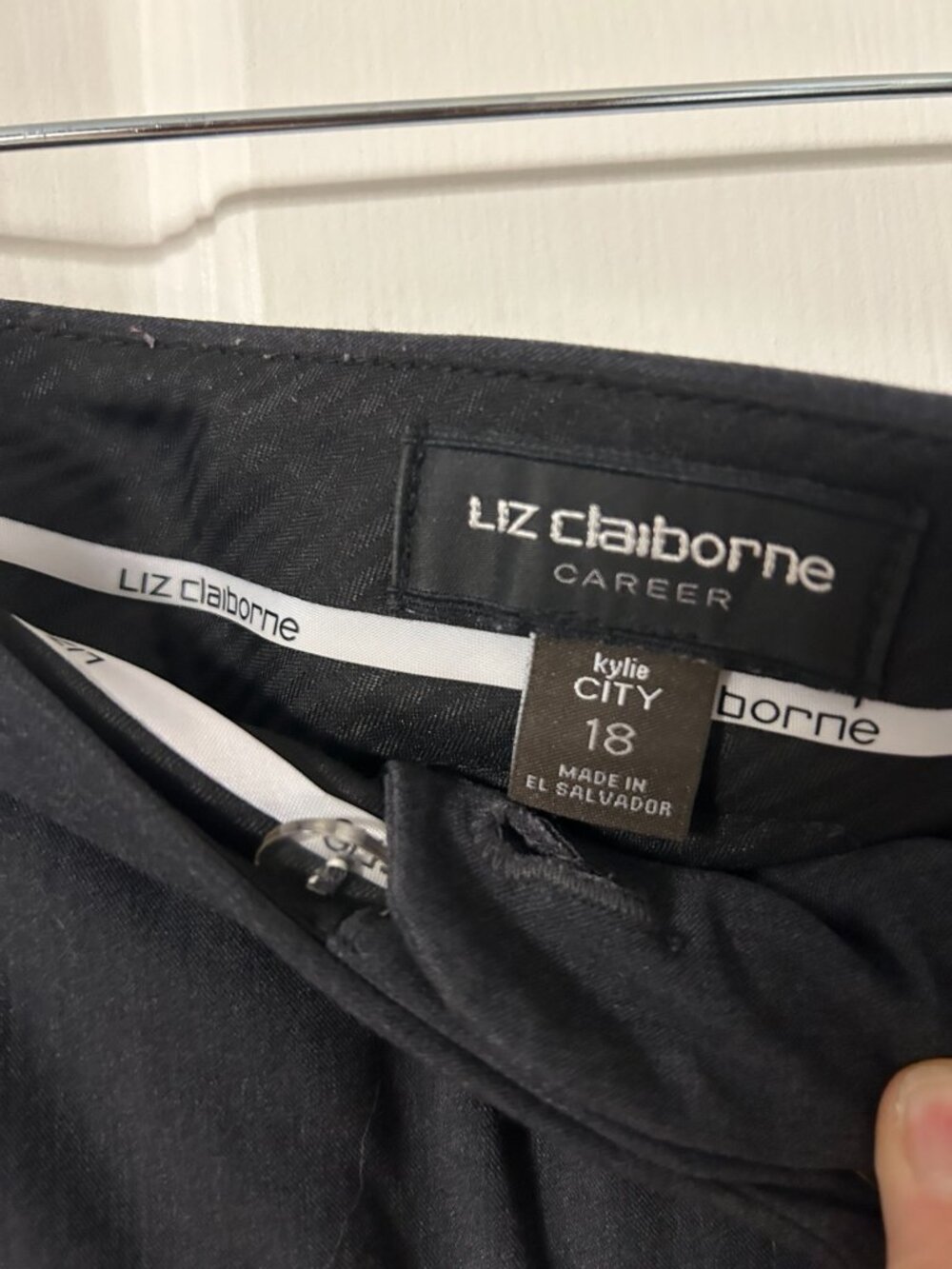 Liz Claiborne Career Women’s Dark Gray 2 Piece Pant Suit Size 16/18 - Picture 6 of 9